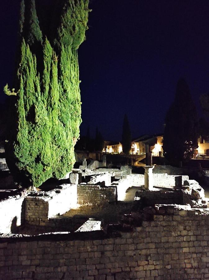 Y Here Vaison-la-Romaine Eksteriør billede